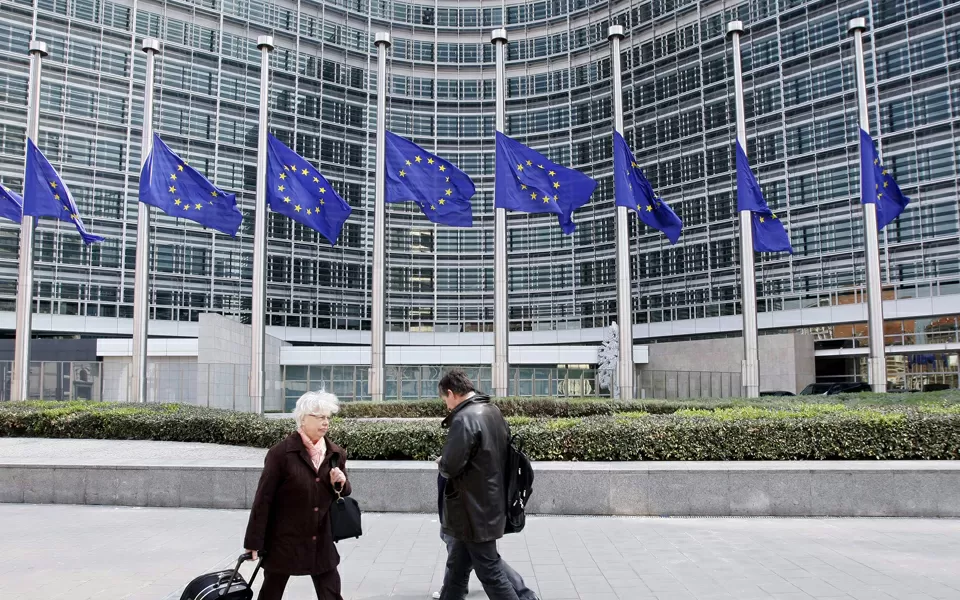 UE lamenta abandono da Convenção-Quadro das Nações Unidas sobre Clima pelos EUA