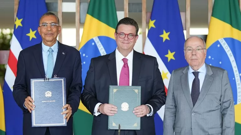Brasil e Cabo Verde assinam acordo de segurança social que reforça proteção a trabalhadores imigrantes