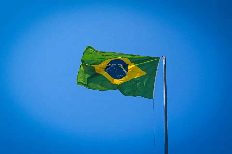 Brasil coloca 4,5 mil milhões de dólares de dívida soberana