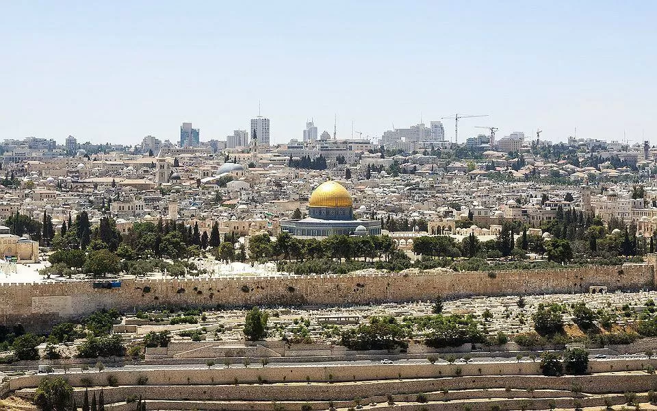 Irão lança nova vaga de ataques sobre Israel