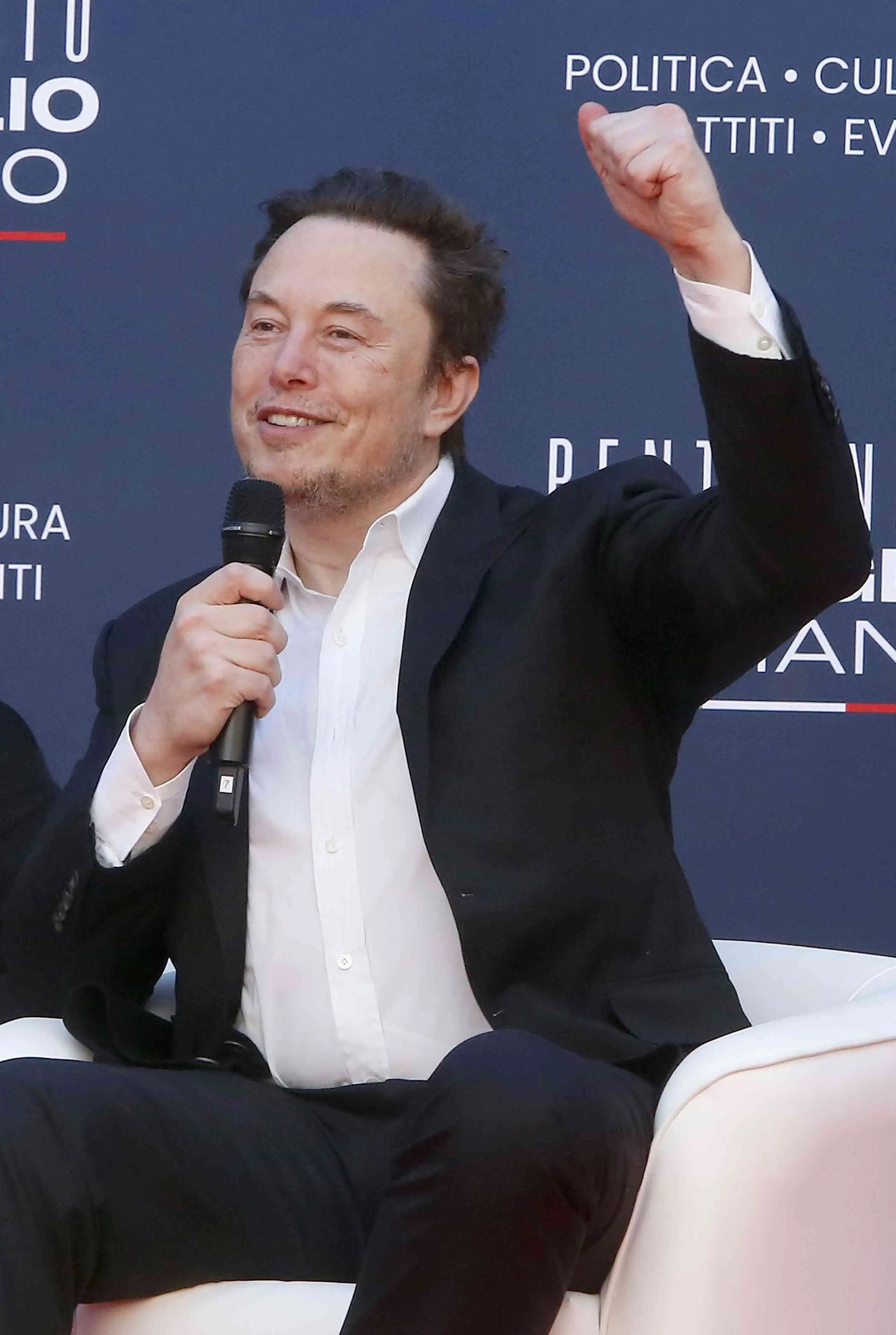 Elon Musk termina 2023 (ainda) mais rico do que antes