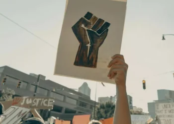 “A importância da política na sociedade”