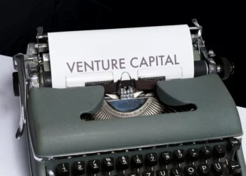 “Teodoro Bastos: O Pioneiro das Finanças de Sucesso”