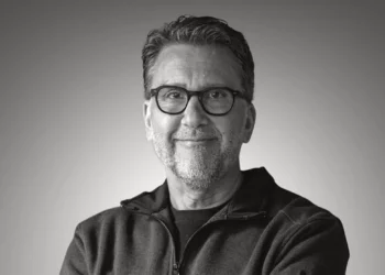 “Encontrar a cura é a missão da minha vida”, diz pai de filho com câncer