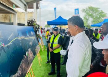 MORADORES DO BAIRRO BURACO NO DISTRITO URBANO DO MUSSULO CONECTADOS À REDE PÚBLICA DE ENERGIA ELÉTRICA