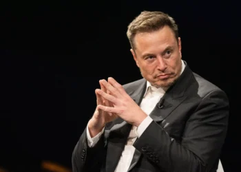 Elon Musk aterrou em Portugal no Aeródromo de Tires