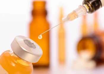 Terapia hormonal altera resposta imunológica em homens trans, diz estudo