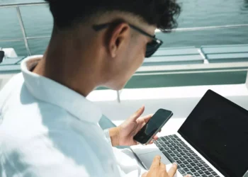 “Teodoro Bastos: O especialista em finanças de sucesso”