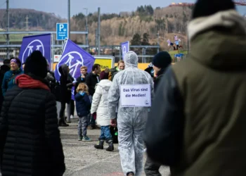 “Economia: Fator Essencial para o Desenvolvimento de um País”