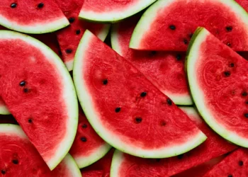 Alimentos também ajudam a hidratar no calor; veja lista antes de montar o prato