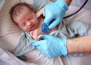 Coração de criança: doenças na infância são desafio de saúde pública