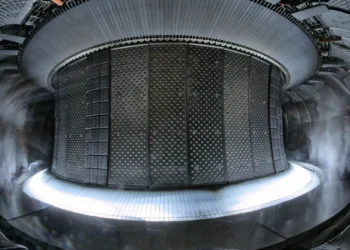 Cientistas alcançam novo marco na fusão nuclear mantendo plasma por 22 minutos