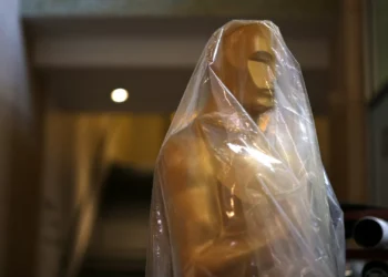 Estatuetas com plástico e pouco glamour. Veja os bastidores dos Óscares