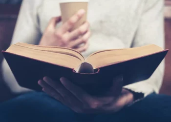 Romance ‘Os olhos de Mona’ publicado esta quarta-feira