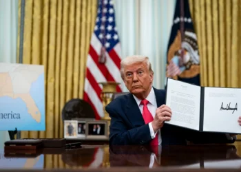 Decreto de Trump sobre reserva de Bitcoin decepciona e criptomoedas voltam a cair