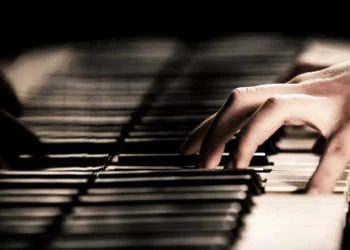 Pianista Teresa da Palma Pereira apresenta recitais de amor e paixão