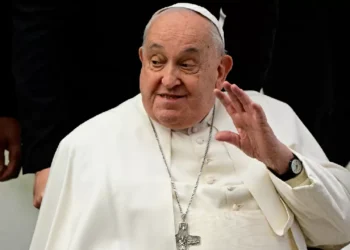 O que é AVC – a causa da morte do papa Francisco – e quais seus sintomas?