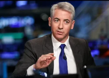 Ação de locadora Hertz disparou após aporte – agora bilionário dá pista sobre motivo