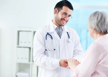 Médicos saudáveis, pacientes saudáveis: a urgência de cuidar de quem cuida