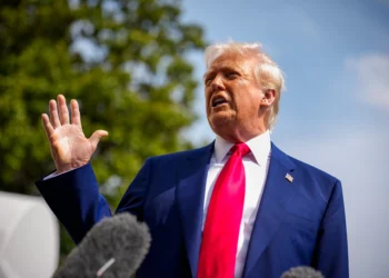 7 mil estudantes ameaçados por Trump: o que essa crise revela sobre nós?