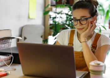 Mais de 90% das famílias com acesso à Internet em casa em 2024