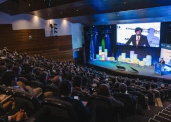 Especialistas debatem papel da indústria aeronáutica, espaço e defesa