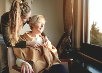 ‘O Alzheimer altera também o cérebro do cuidador’