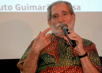 “Está na altura de os africanos pensarem pela sua própria cabeça”