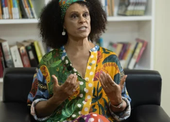 Bernardine Evaristo vence Prémio de Contribuição Excepcional do Women’s Prize