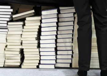 Moçambicano Juvenal Bucuane vence Prémio de Literatura José Craveirinha