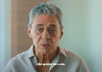 Chico Buarque passa por cirurgia neurológica por causa de pressão craniana