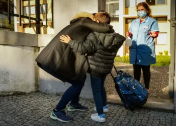 Governo aprova proibição do uso de telemóveis nas escolas até ao 6ª ano