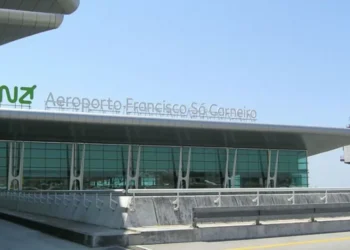 Greve na Menzies causa atrasos e 19 voos cancelados no aeroporto de Lisboa