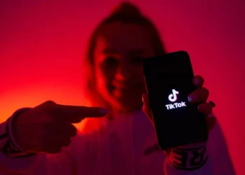 Ferramenta de IA da Google difunde estereótipos racistas no TikTok