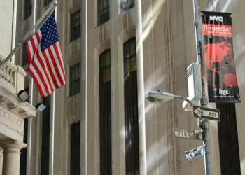 Wall Street fecha sessão com Nasdaq a liderar as perdas