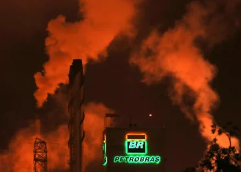 Petrobras (PETR4): vale a pena comprar ações após tombo de mais de R$ 30 bi de valor?