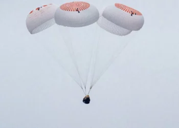Astronautas regressam à Terra na SpaceX após 5 meses na Estação Espacial