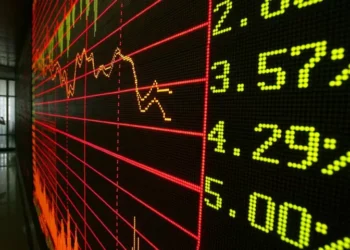 Bolsas chinesas sobem a meio da sessão após extensão de trégua entre China e Estados Unidos