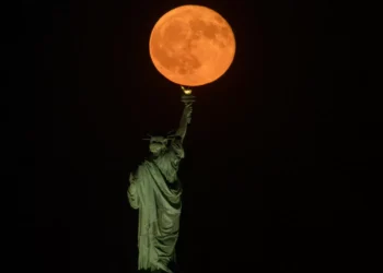 ‘Lua do Esturjão’ tomou conta dos céus e as imagens provam isso. Veja