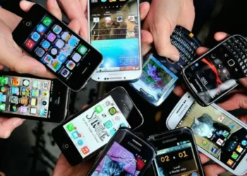 Escolas podem proibir uso de telemóveis aos alunos do 3.º ciclo do ensino básico