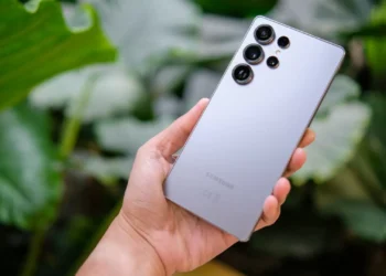 Galaxy S26 Ultra terá ecrã com tecnologia à prova de curiosos