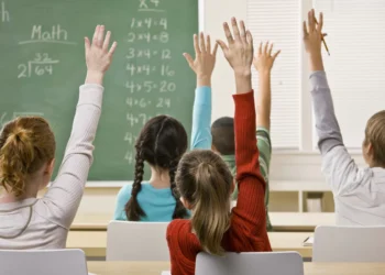 Vale a pena trocar turno de alunos com dificuldade de atenção? Estudo revela