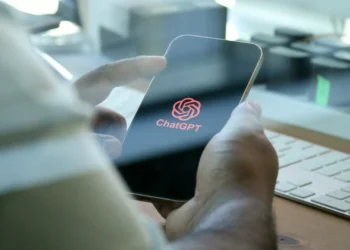 Fuga de conversas privadas no ChatGPT expõe pedidos polémicos (e graves)