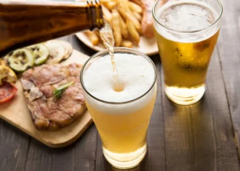 Intoxicação por metanol: ministério alerta para risco coletivo à saúde em SP