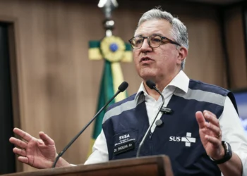 Saúde anuncia compra de 2.500 tratamentos com antídoto para intoxicação com metanol