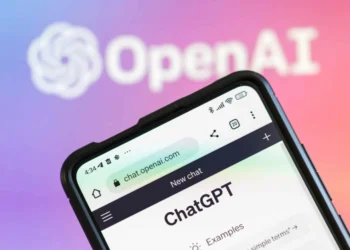 Brincadeira ou ameaça? Aluno de 13 anos é detido após usar ChatGPT na escola