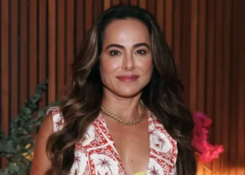 Cássia Linhares alerta sobre comida crua após segunda internação