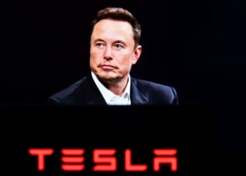 Salário de US$ 1 trilhão para Elon Musk? Investidores pedem que a Tesla abra o olho