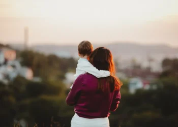 Dia das Crianças: Quanto investir para comprar carro e pagar faculdade dos filhos