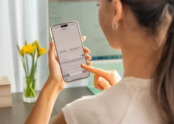 OpenAI corrige problema do ChatGPT com travessão após críticas de usuários